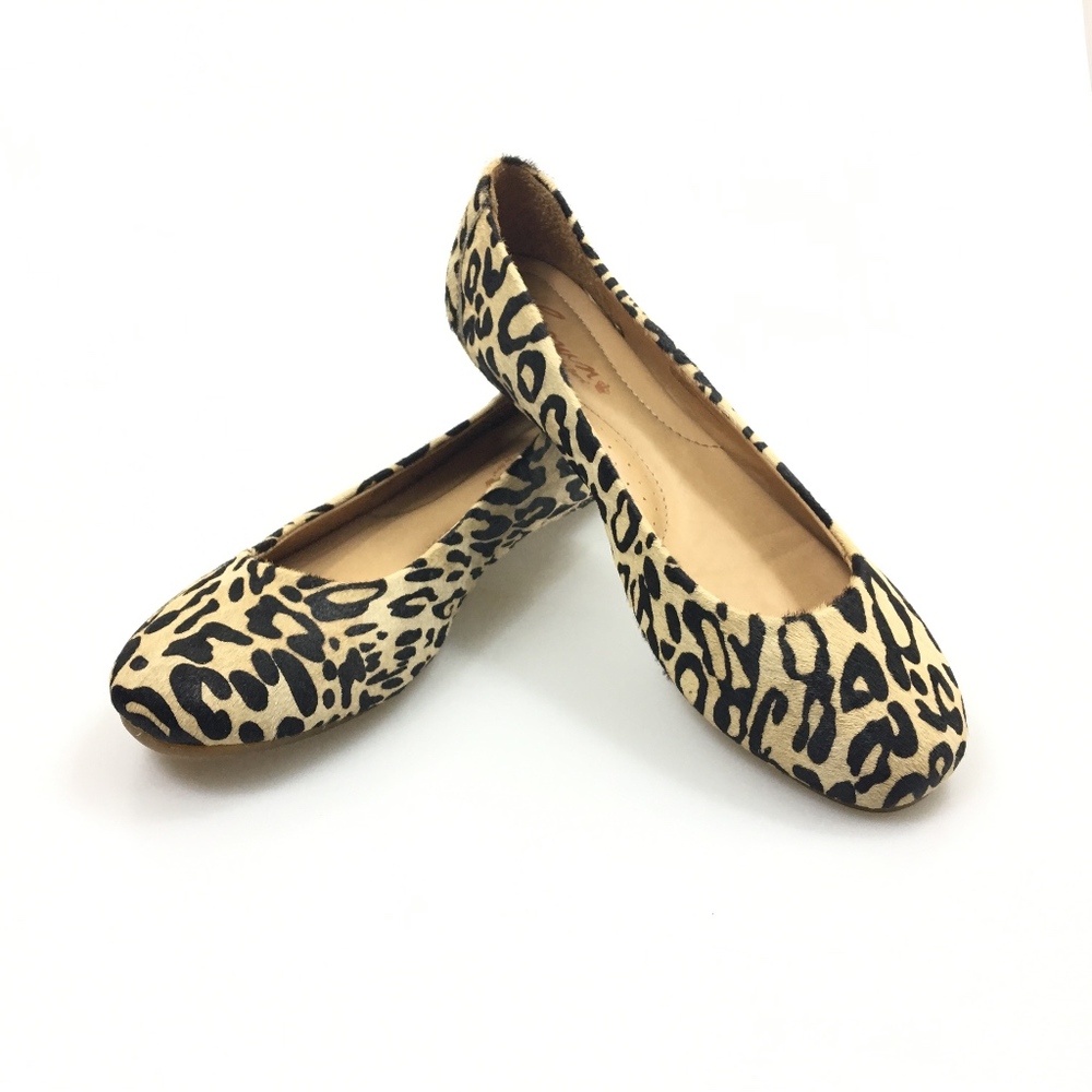 Crown by Born Size 9M Animal Print Ballet Flats
